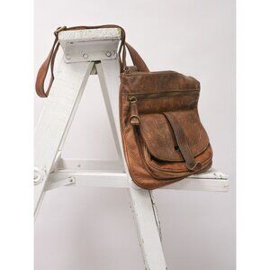 Vintage Roots Riverside Saddle Crossbody Leather Bag